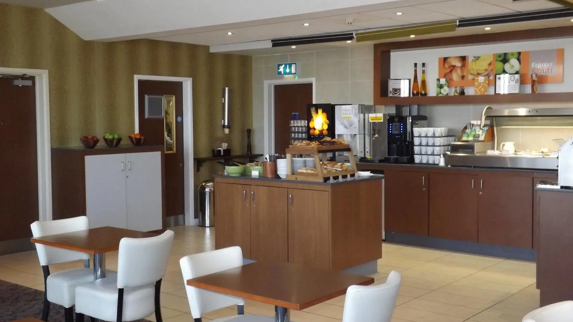 Holiday Inn Express Liverpool John Lennon Airport 3*,  United Kingdom