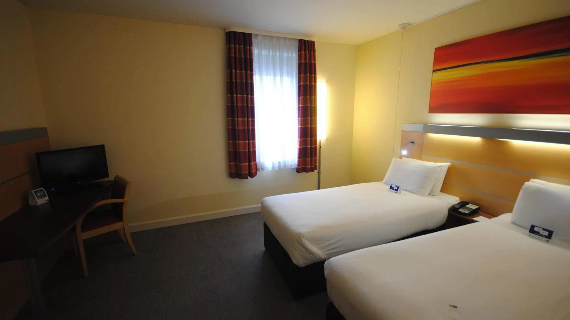 Holiday Inn Express Liverpool John Lennon Airport