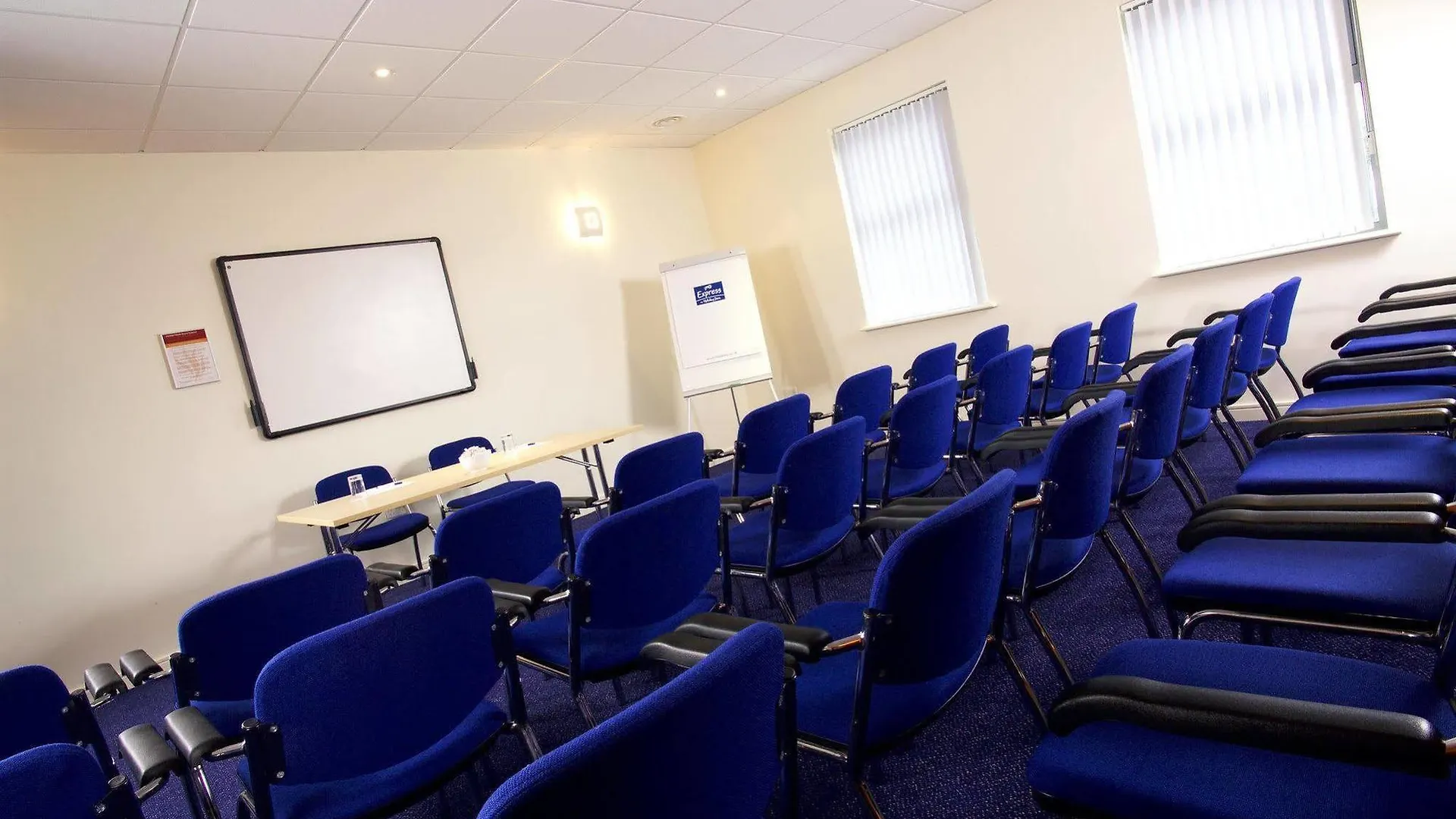 Holiday Inn Express Liverpool John Lennon Airport