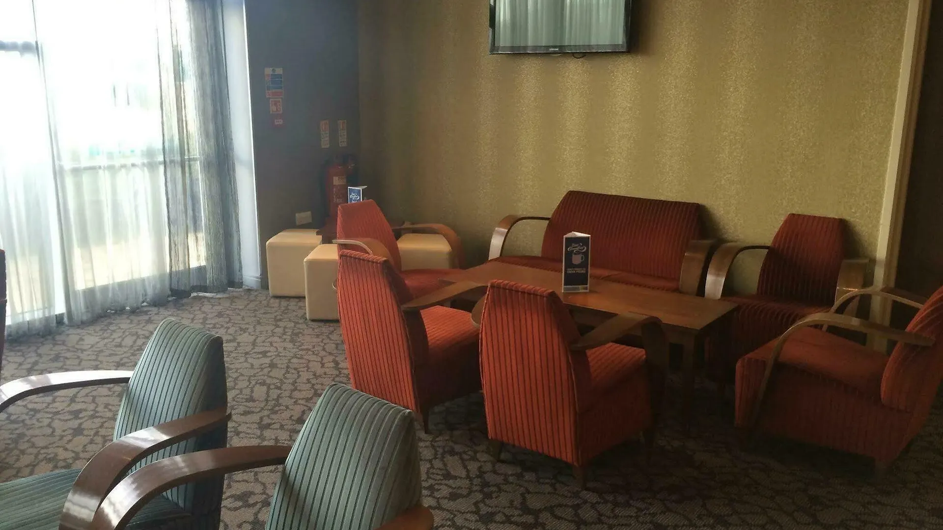 Holiday Inn Express Liverpool John Lennon Airport 3*,