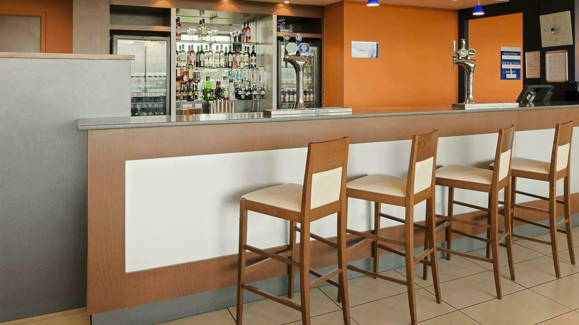 Holiday Inn Express Liverpool John Lennon Airport 3*,  United Kingdom