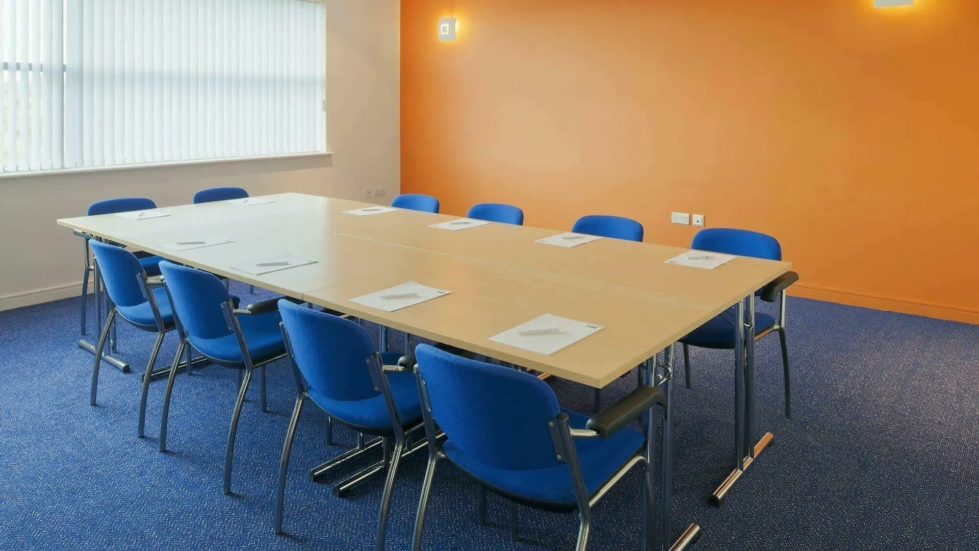 *** Hotel Holiday Inn Express Liverpool John Lennon Airport United Kingdom