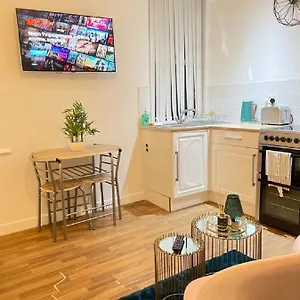 Citynights With Free Parking Aparthotel