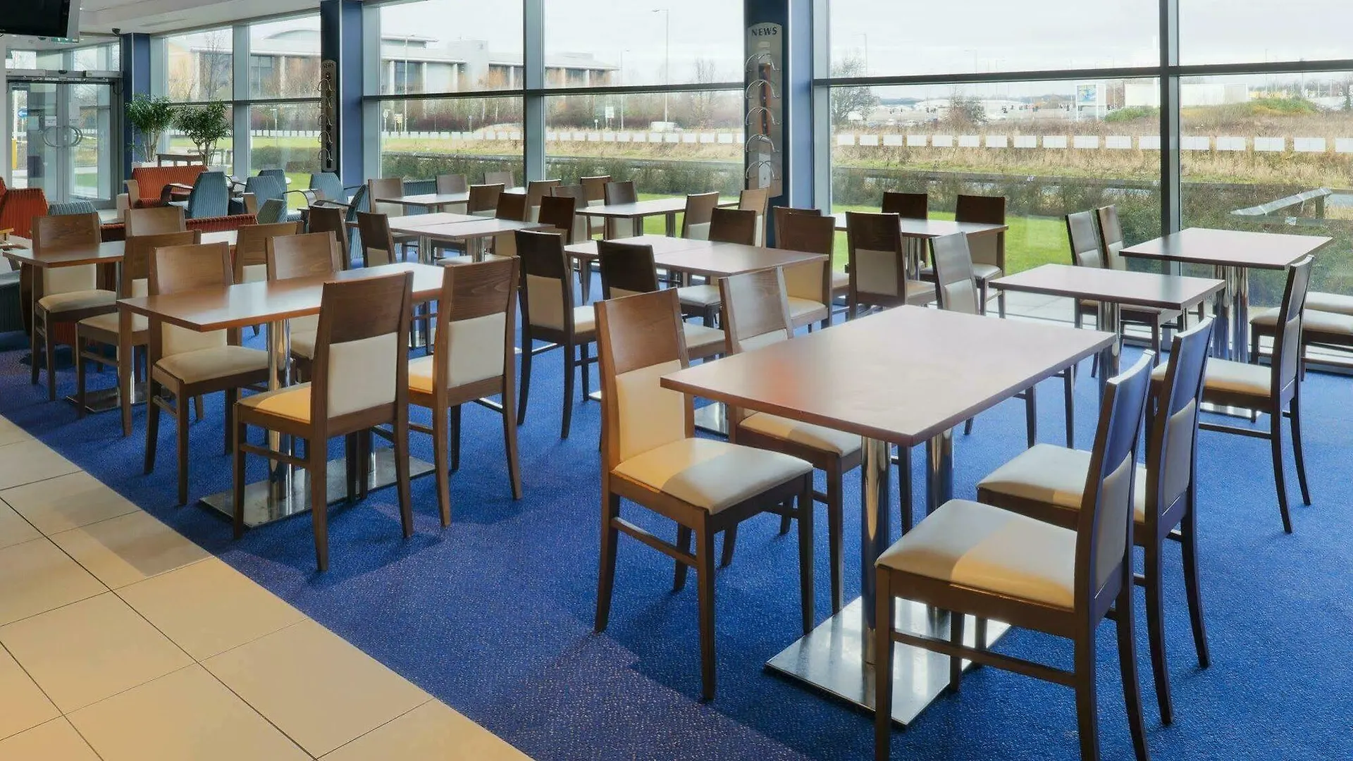Holiday Inn Express Liverpool John Lennon Airport Hotel