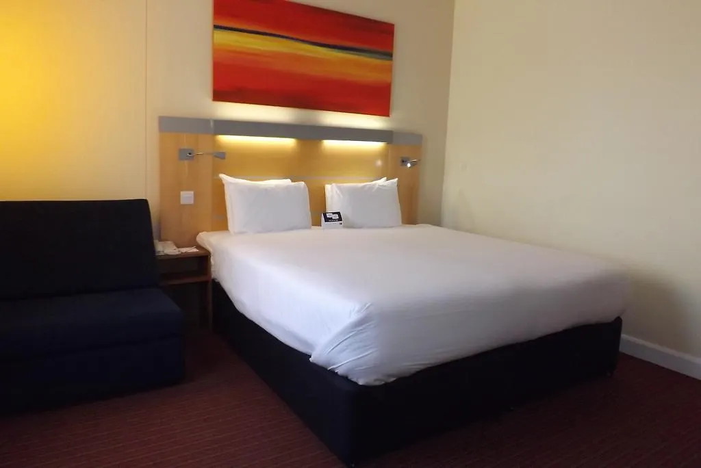 Holiday Inn Express Liverpool John Lennon Airport 3*,  Velká Británie