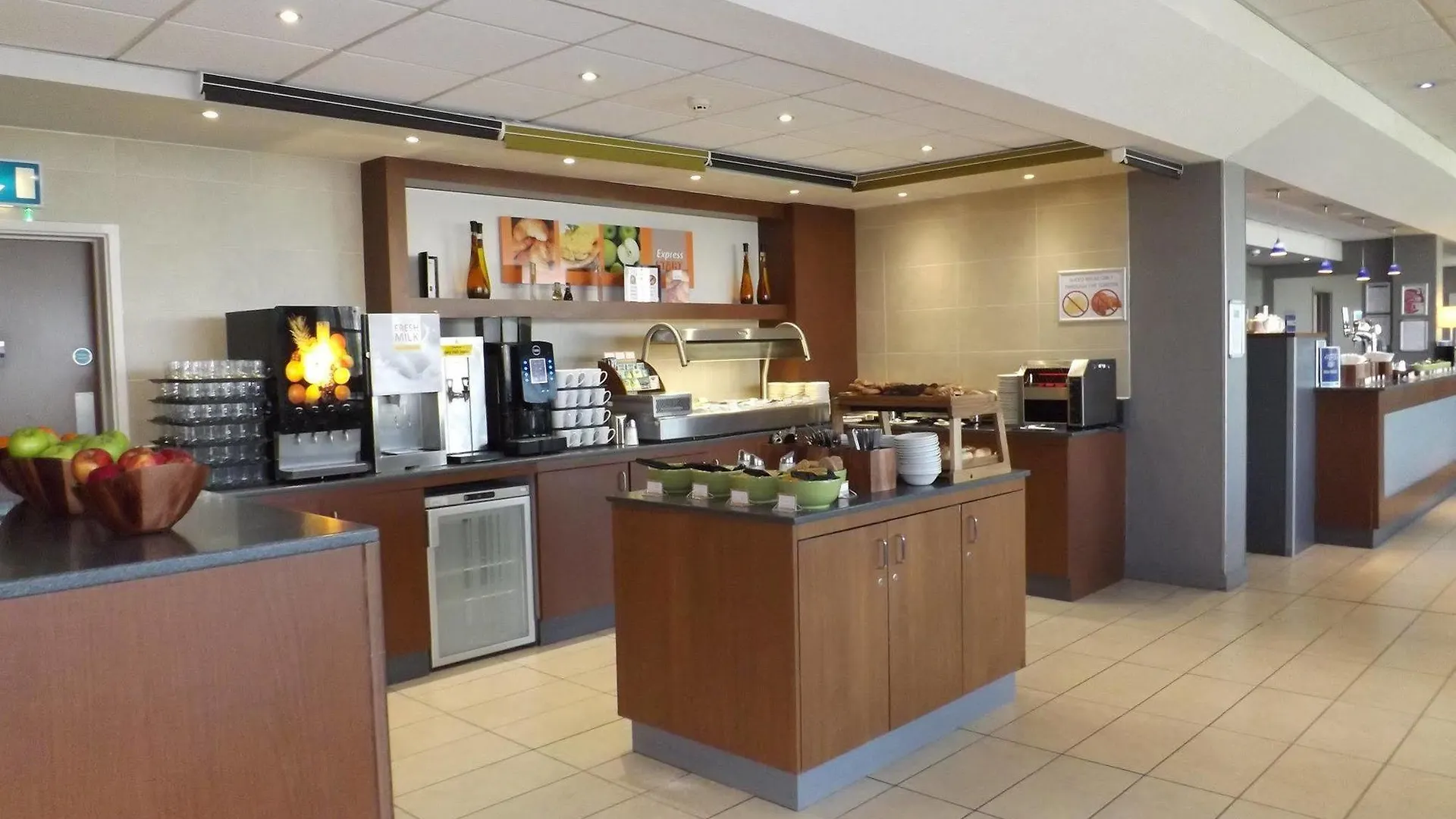 Holiday Inn Express Liverpool John Lennon Airport 3*,  Velká Británie