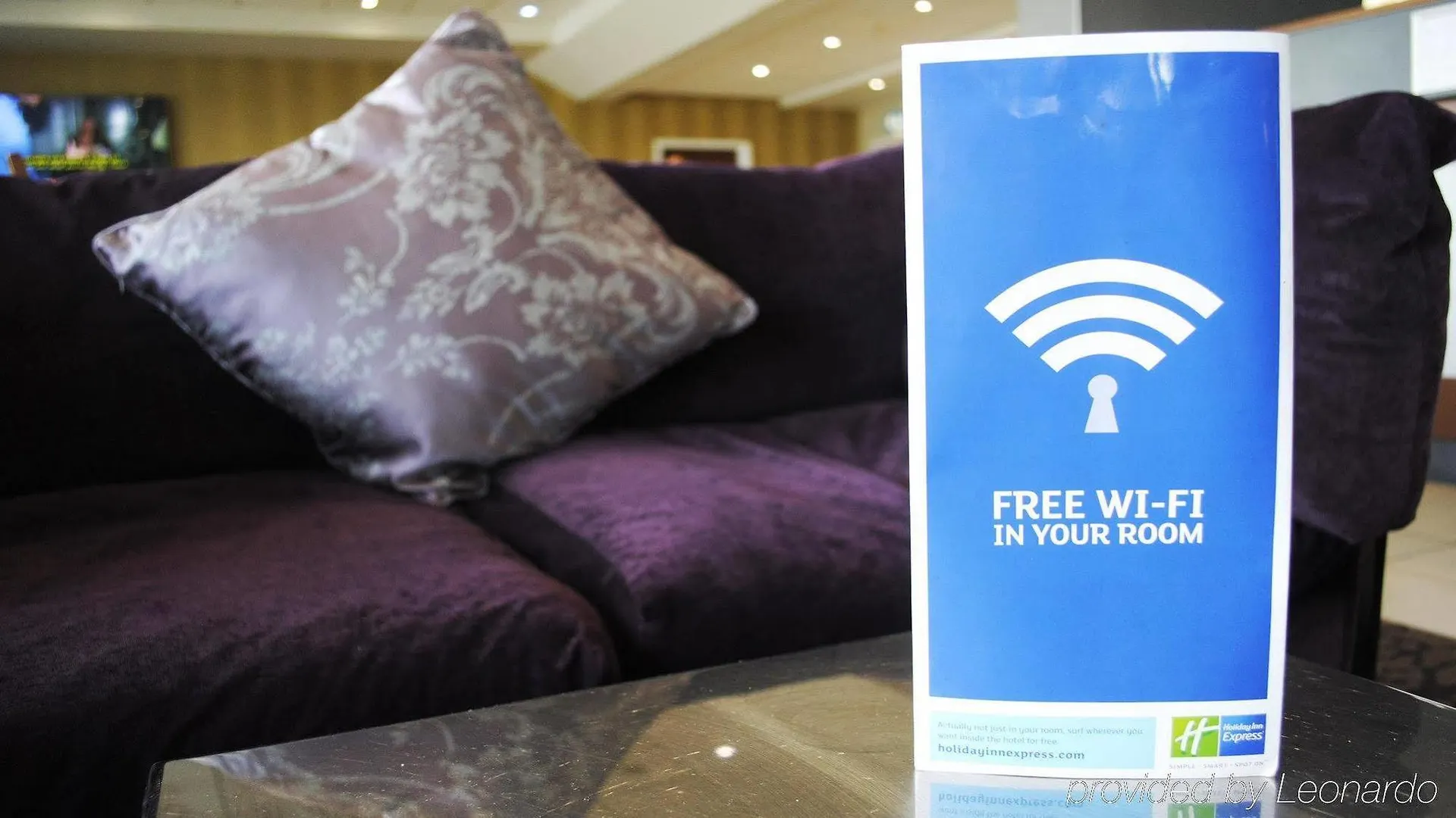 Holiday Inn Express Liverpool John Lennon Airport 3*,
