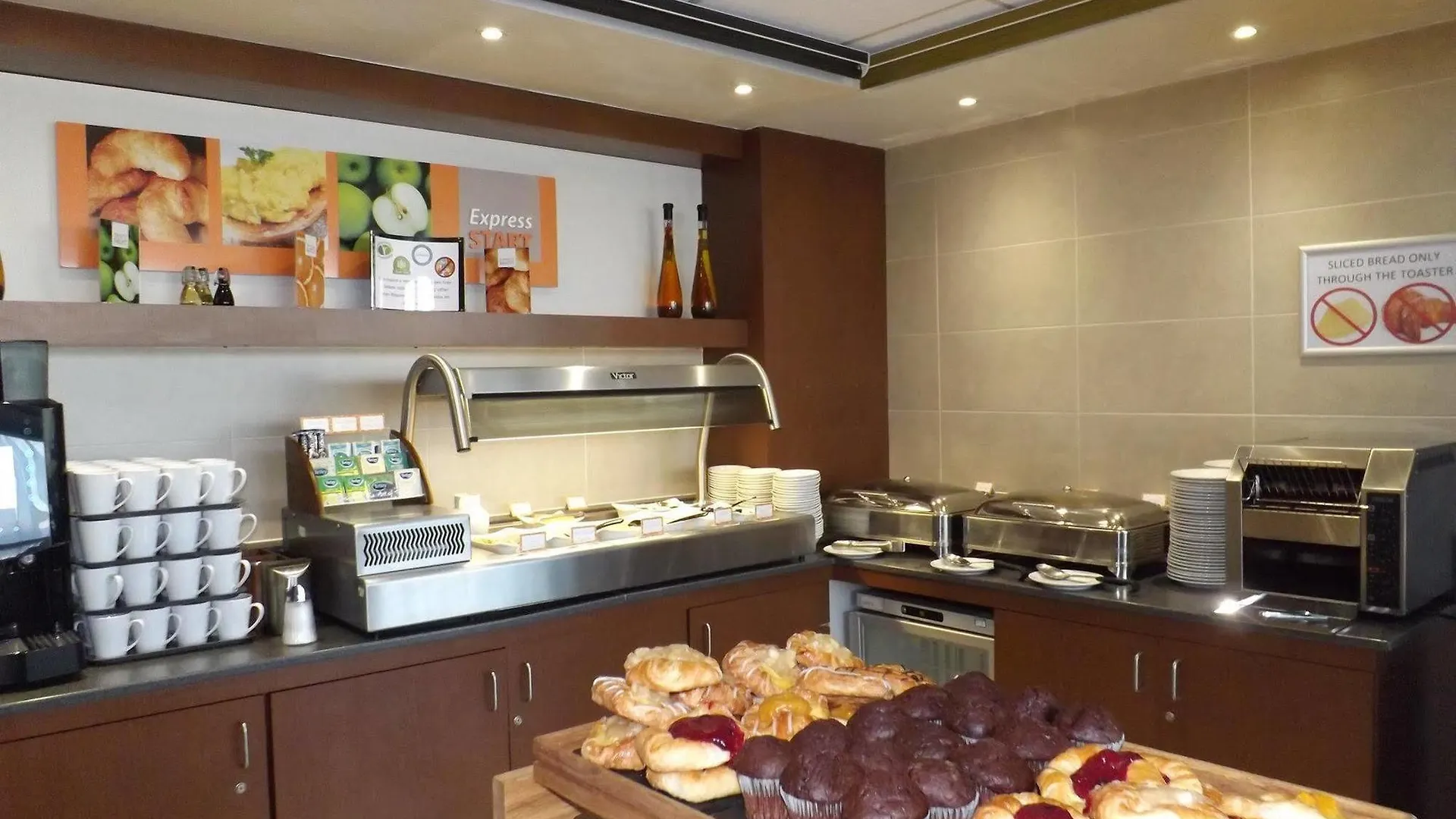 Holiday Inn Express Liverpool John Lennon Airport Hotel