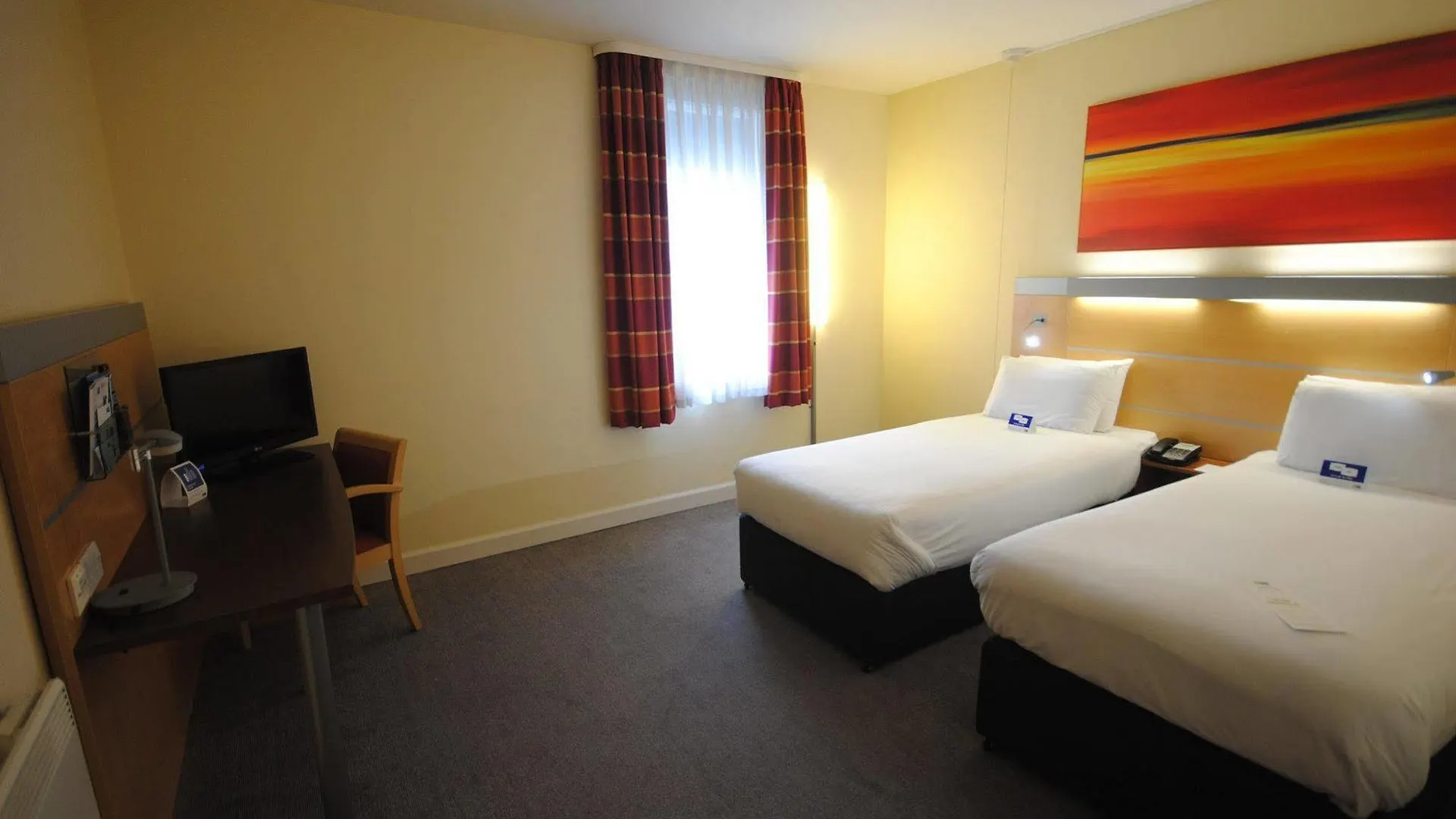 Holiday Inn Express Liverpool John Lennon Airport Velká Británie