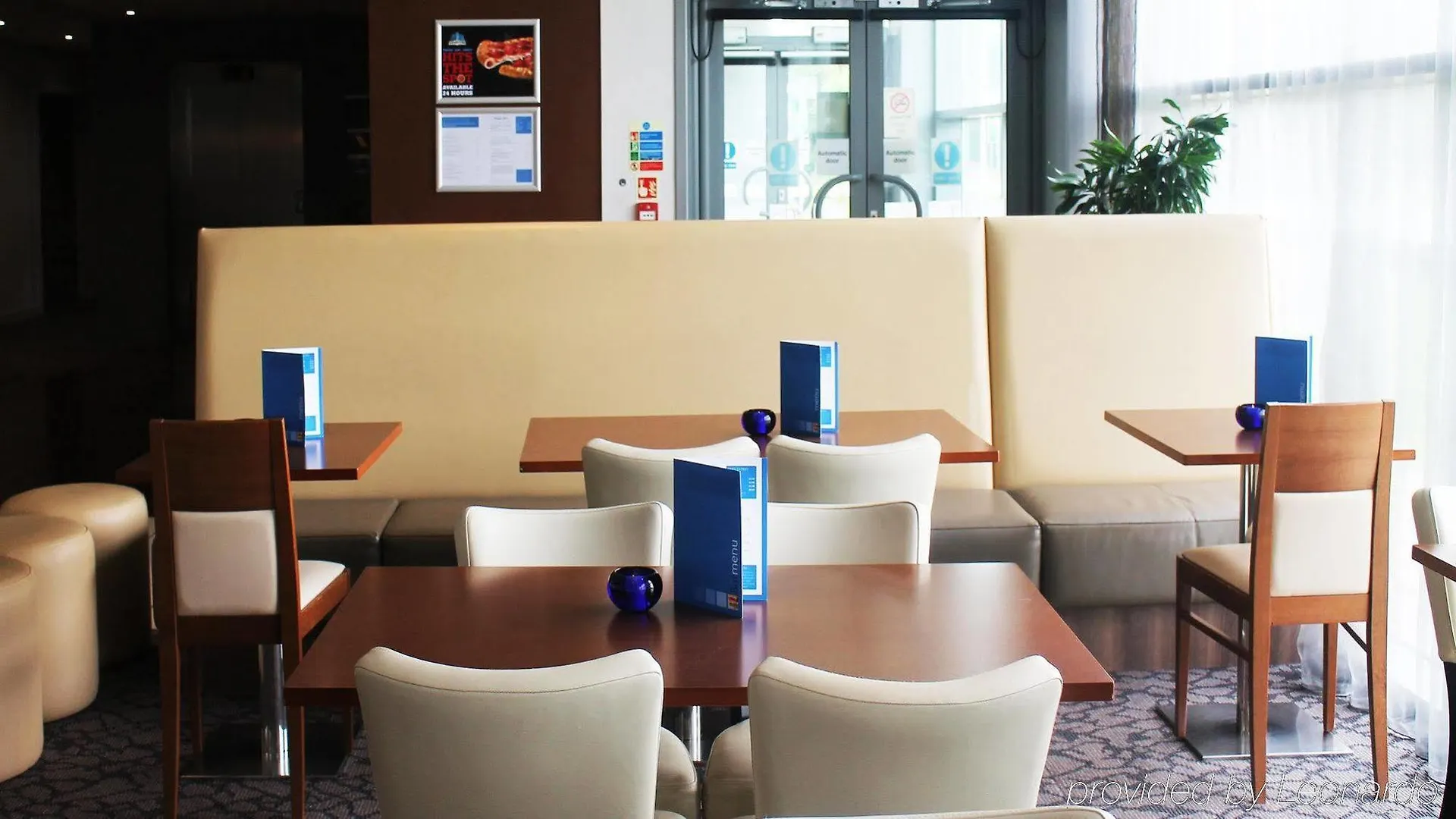Holiday Inn Express Liverpool John Lennon Airport 3*,  Großbritannien